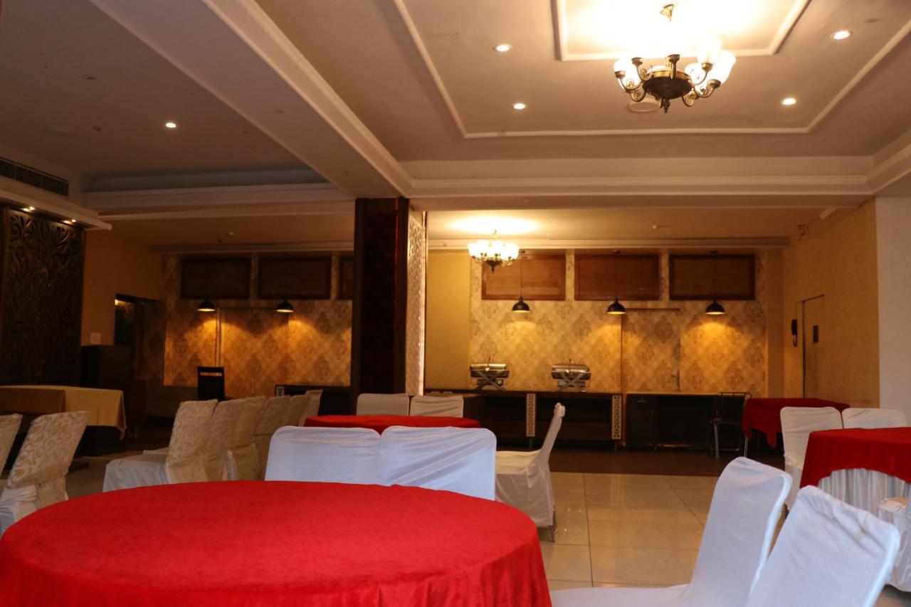 Hotel Pushap Palace Patiāla 外观 照片