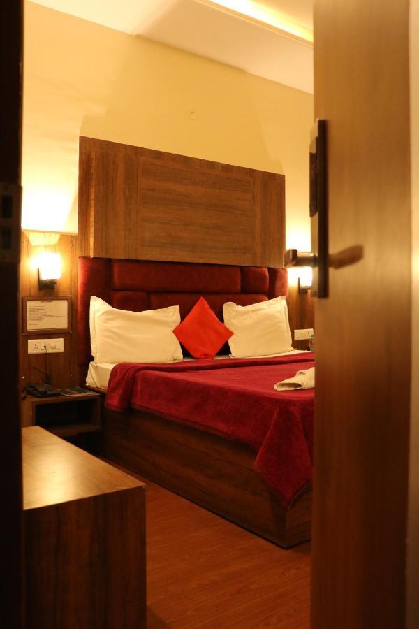 Hotel Pushap Palace Patiāla 外观 照片