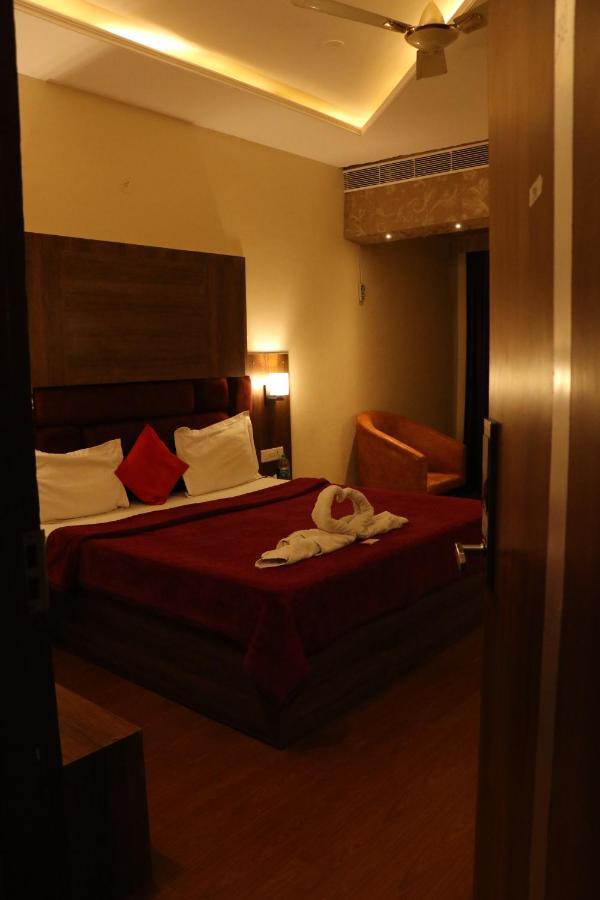 Hotel Pushap Palace Patiāla 外观 照片