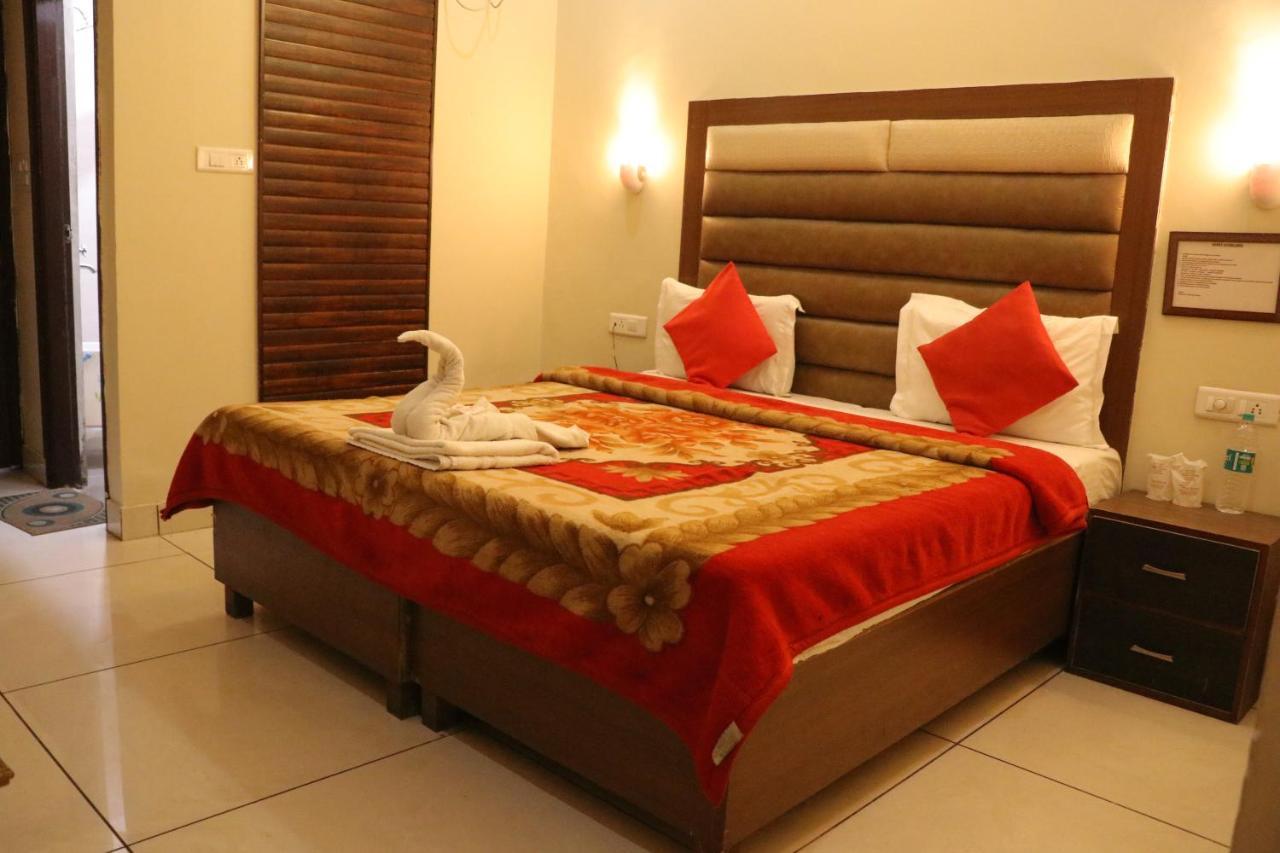 Hotel Pushap Palace Patiāla 外观 照片