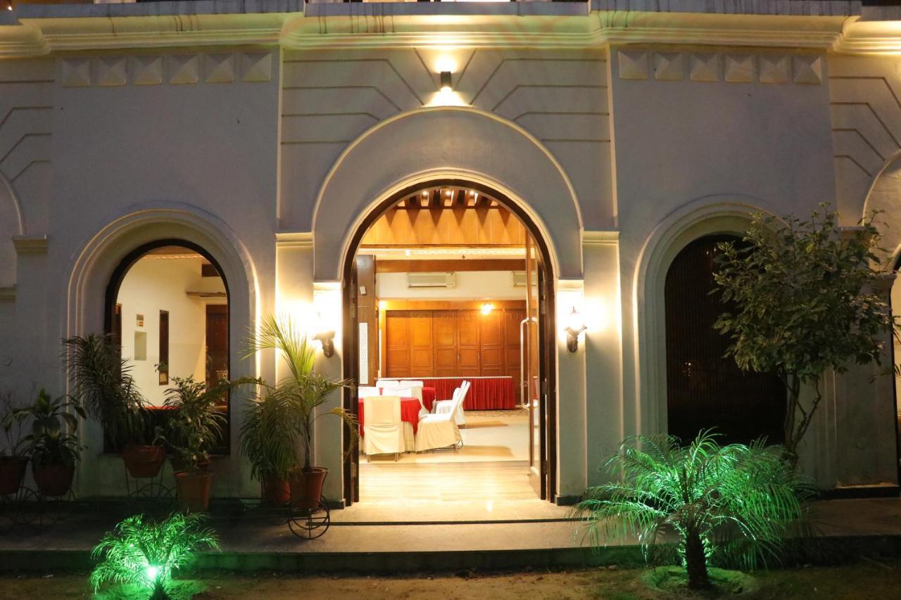 Hotel Pushap Palace Patiāla 外观 照片