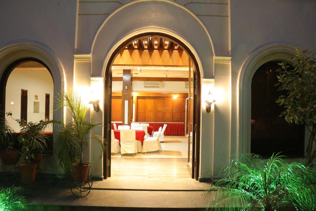 Hotel Pushap Palace Patiāla 外观 照片