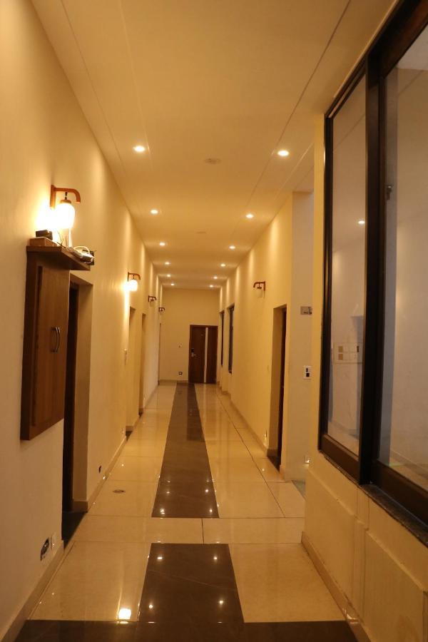 Hotel Pushap Palace Patiāla 外观 照片